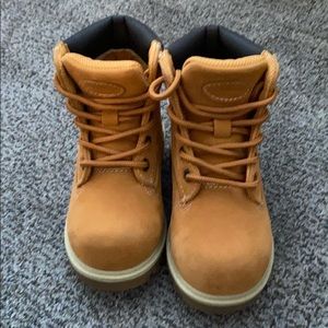 Boys boots